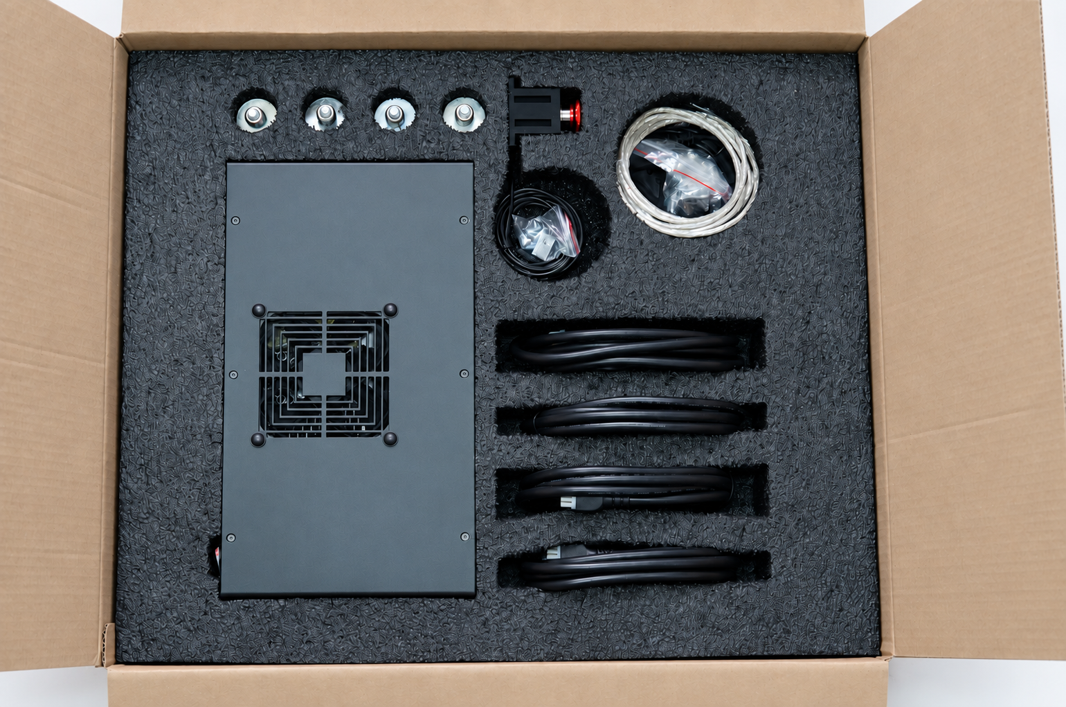 First packaging layer: control unit, cables and accessories